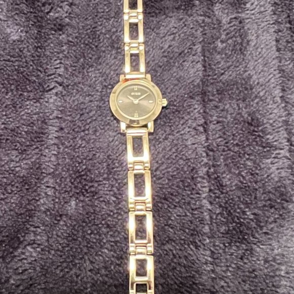 Great Condition - Guess Watch - Silver Tone, Black Dial main image 4